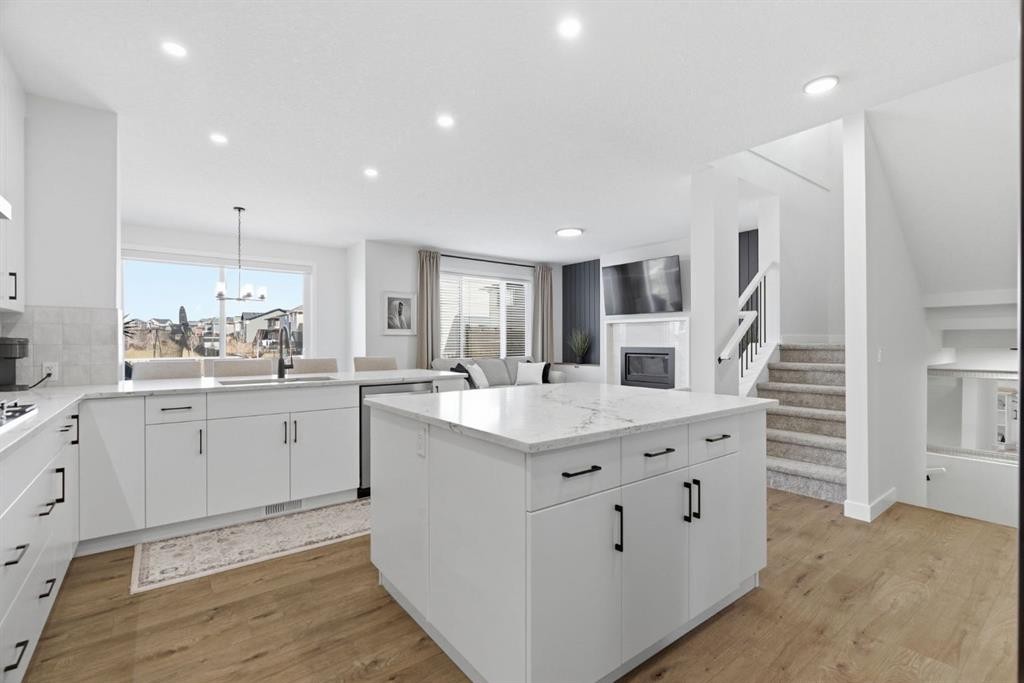 117 Ranchers View, Okotoks, AB - Indoor Photo Showing Kitchen With Upgraded Kitchen