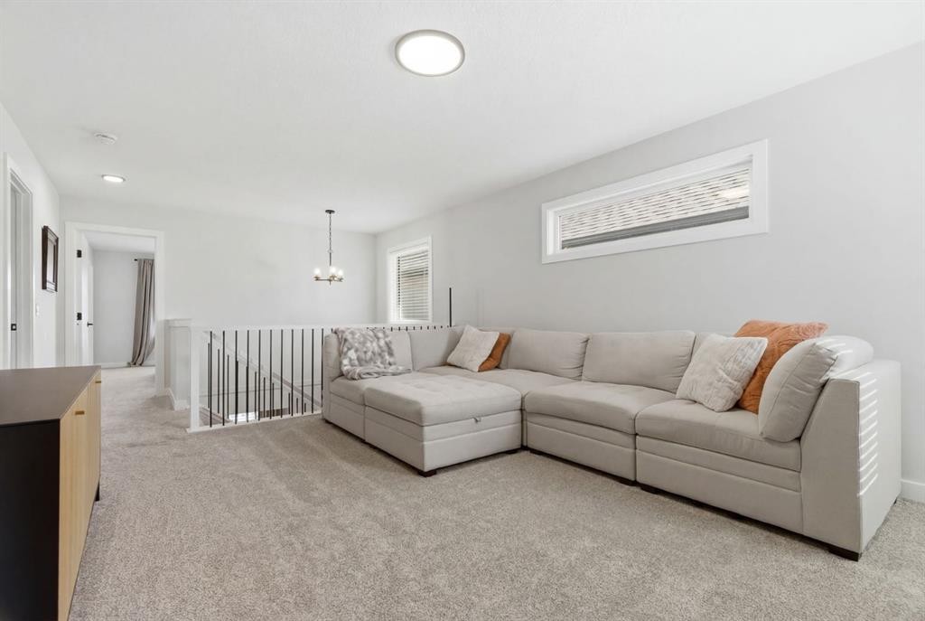 117 Ranchers View, Okotoks, AB - Indoor Photo Showing Living Room
