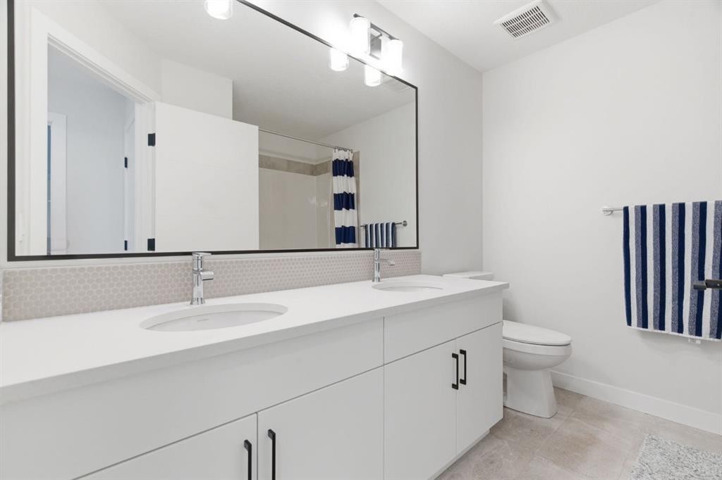 117 Ranchers View, Okotoks, AB - Indoor Photo Showing Bathroom