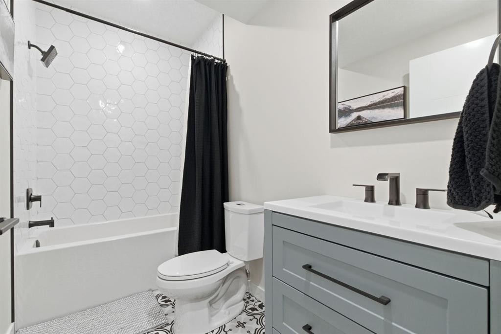 117 Ranchers View, Okotoks, AB - Indoor Photo Showing Bathroom