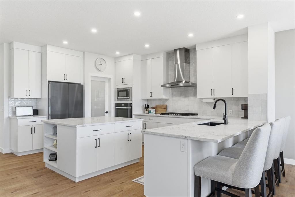 117 Ranchers View, Okotoks, AB - Indoor Photo Showing Kitchen With Upgraded Kitchen