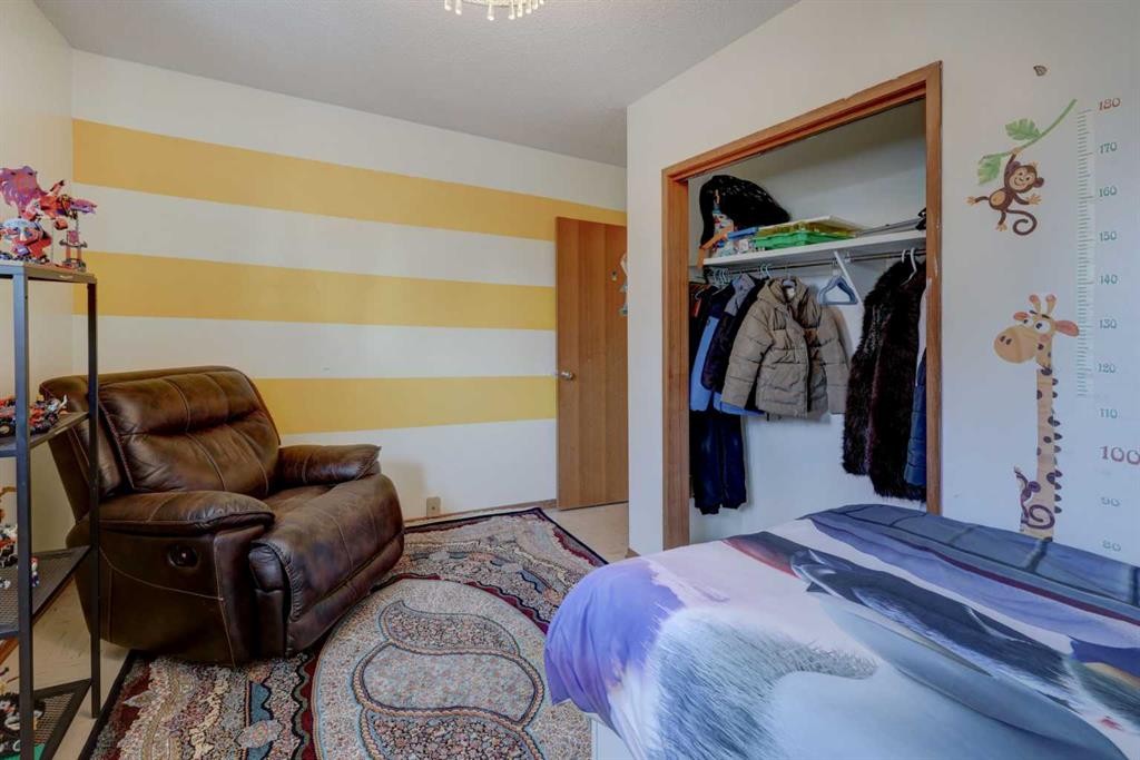 4721 Edmonton Trail Ne, Calgary, AB - Indoor Photo Showing Bedroom