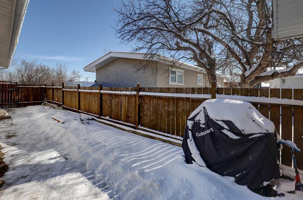 4721 Edmonton Trail Ne, Calgary, AB - Outdoor