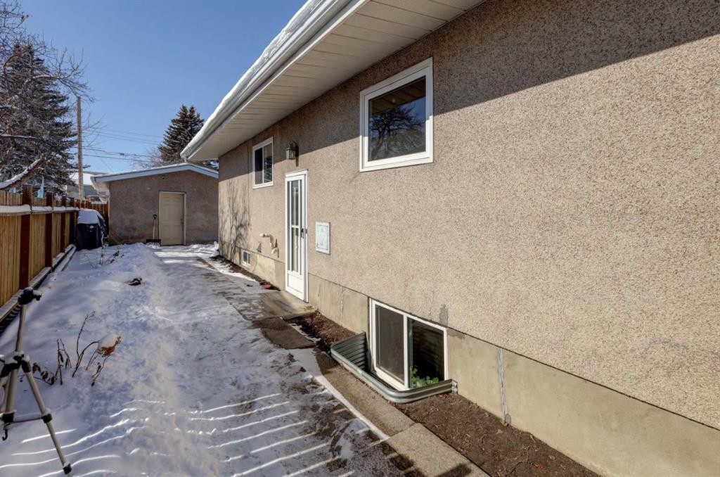 4721 Edmonton Trail Ne, Calgary, AB - Outdoor With Exterior