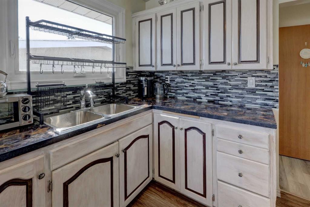 4721 Edmonton Trail Ne, Calgary, AB - Indoor Photo Showing Kitchen With Double Sink