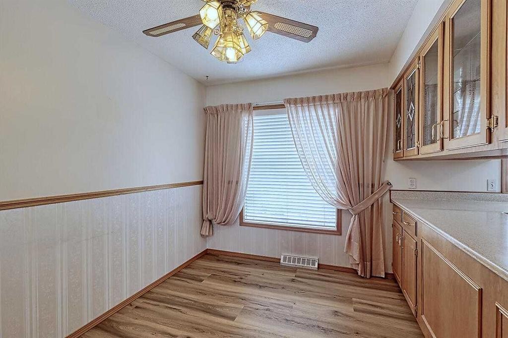 444 Woodland Crescent Se, Calgary, AB - Indoor Photo Showing Other Room