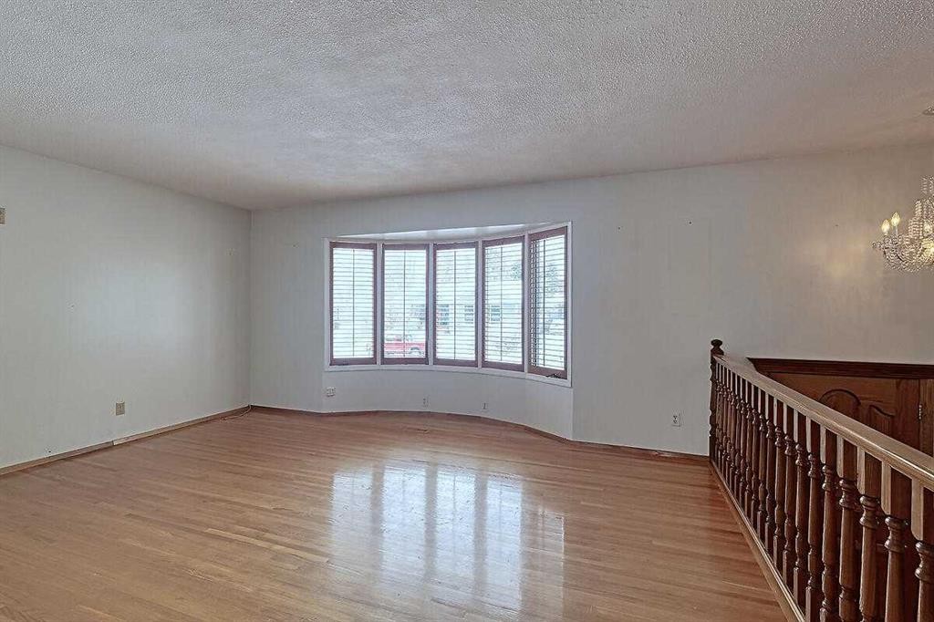 444 Woodland Crescent Se, Calgary, AB - Indoor Photo Showing Other Room