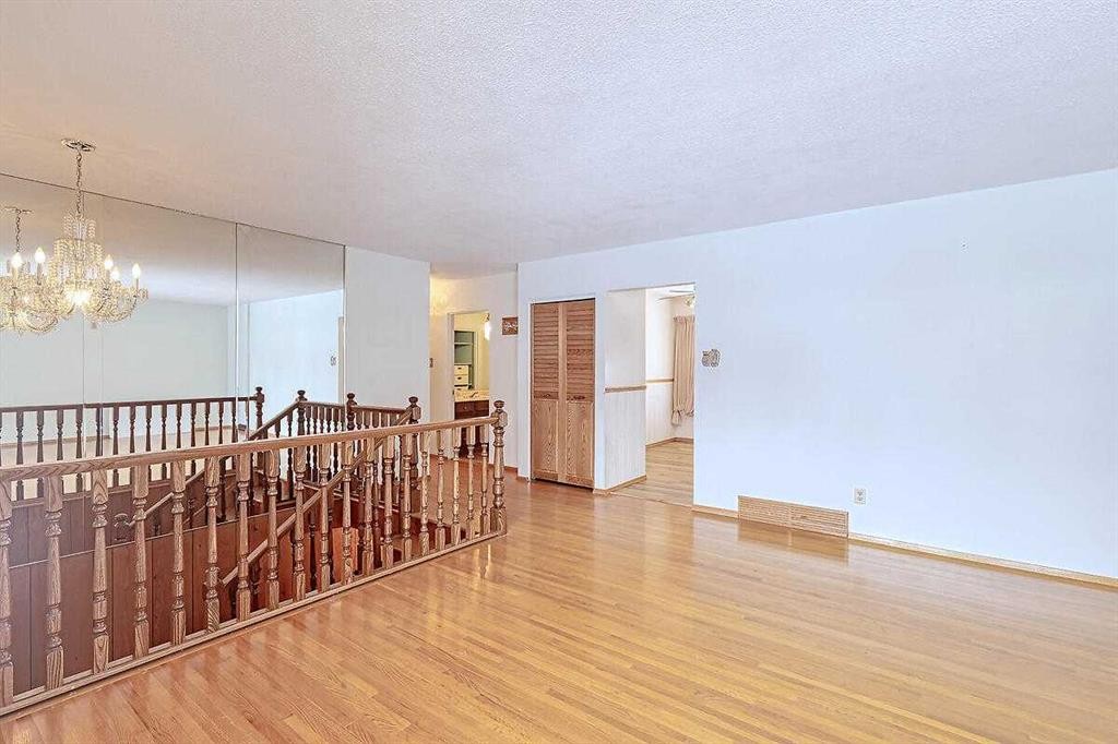 444 Woodland Crescent Se, Calgary, AB - Indoor Photo Showing Other Room