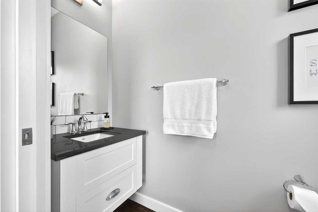 92 Fireside Crescent, Cochrane, AB - Indoor Photo Showing Bathroom