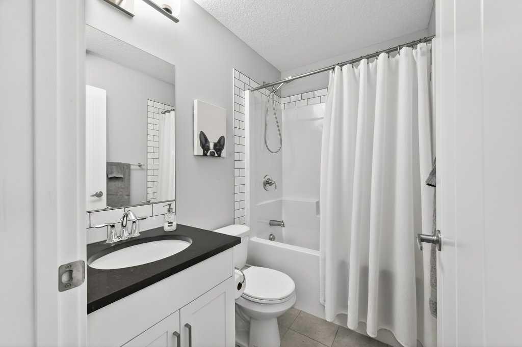 92 Fireside Crescent, Cochrane, AB - Indoor Photo Showing Bathroom