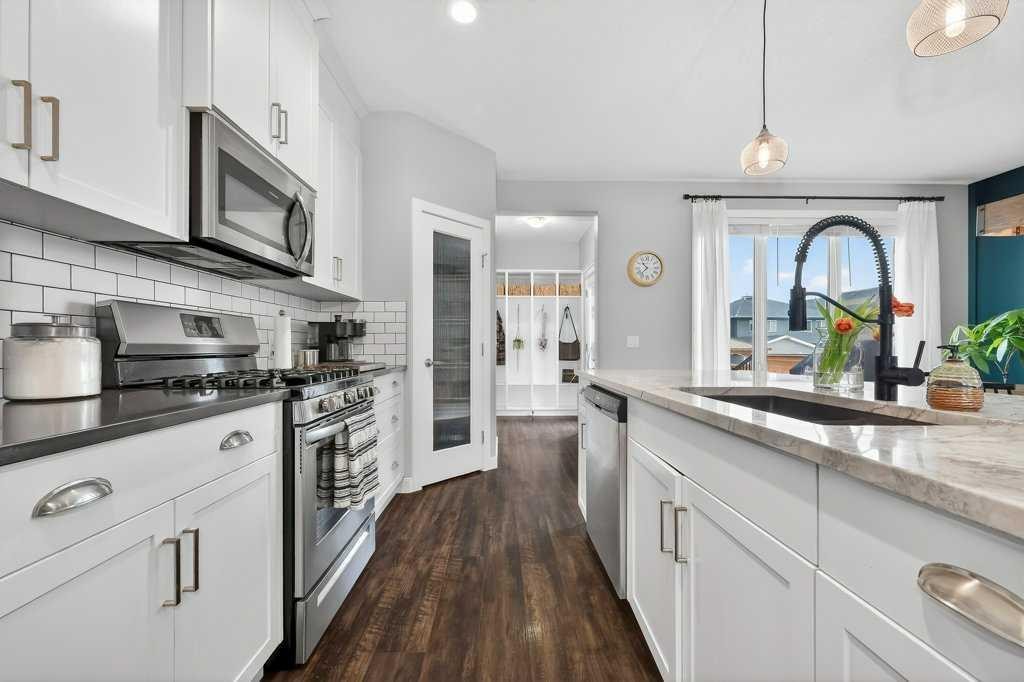 92 Fireside Crescent, Cochrane, AB - Indoor Photo Showing Kitchen With Upgraded Kitchen