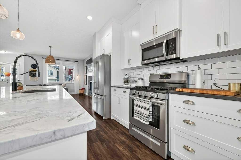 92 Fireside Crescent, Cochrane, AB - Indoor Photo Showing Kitchen With Upgraded Kitchen