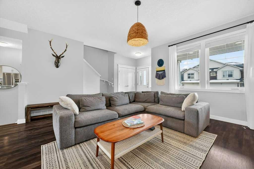 92 Fireside Crescent, Cochrane, AB - Indoor Photo Showing Living Room