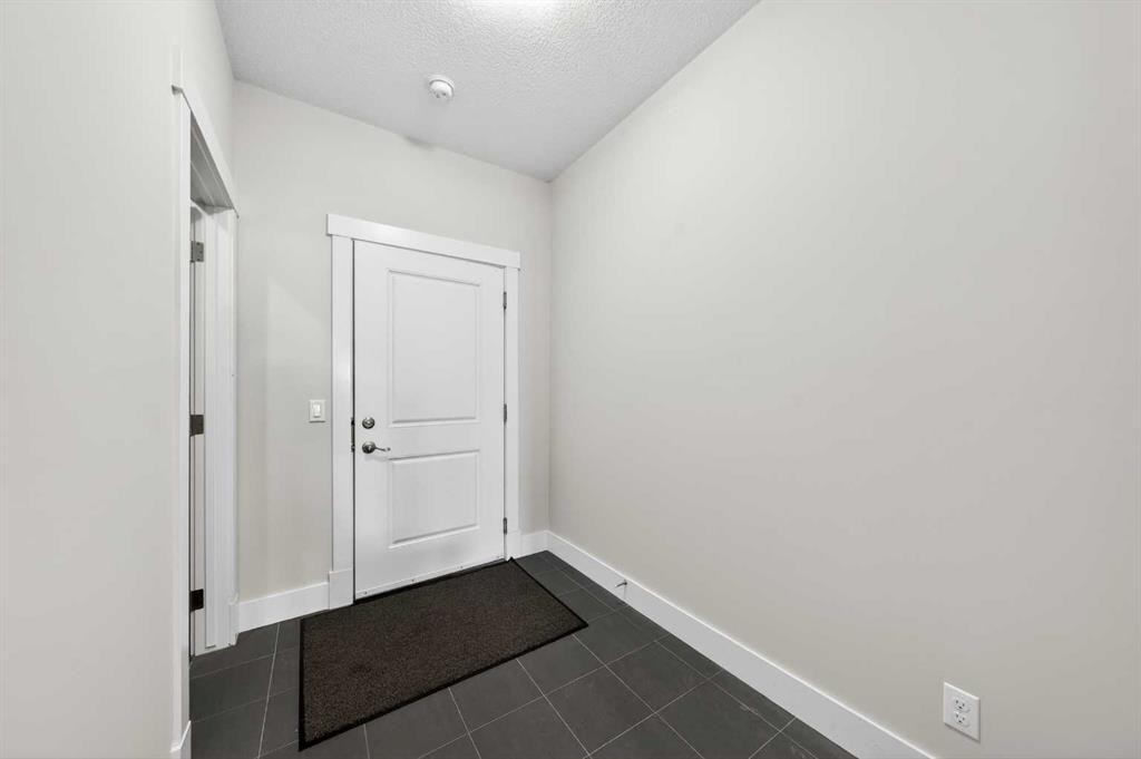 14 Evansfield Road Nw, Calgary, AB - Indoor Photo Showing Other Room