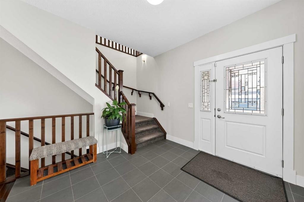 14 Evansfield Road Nw, Calgary, AB - Indoor Photo Showing Other Room