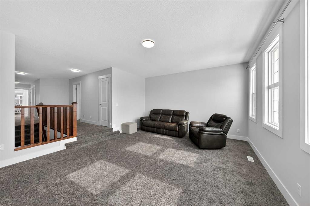 14 Evansfield Road Nw, Calgary, AB - Indoor Photo Showing Other Room