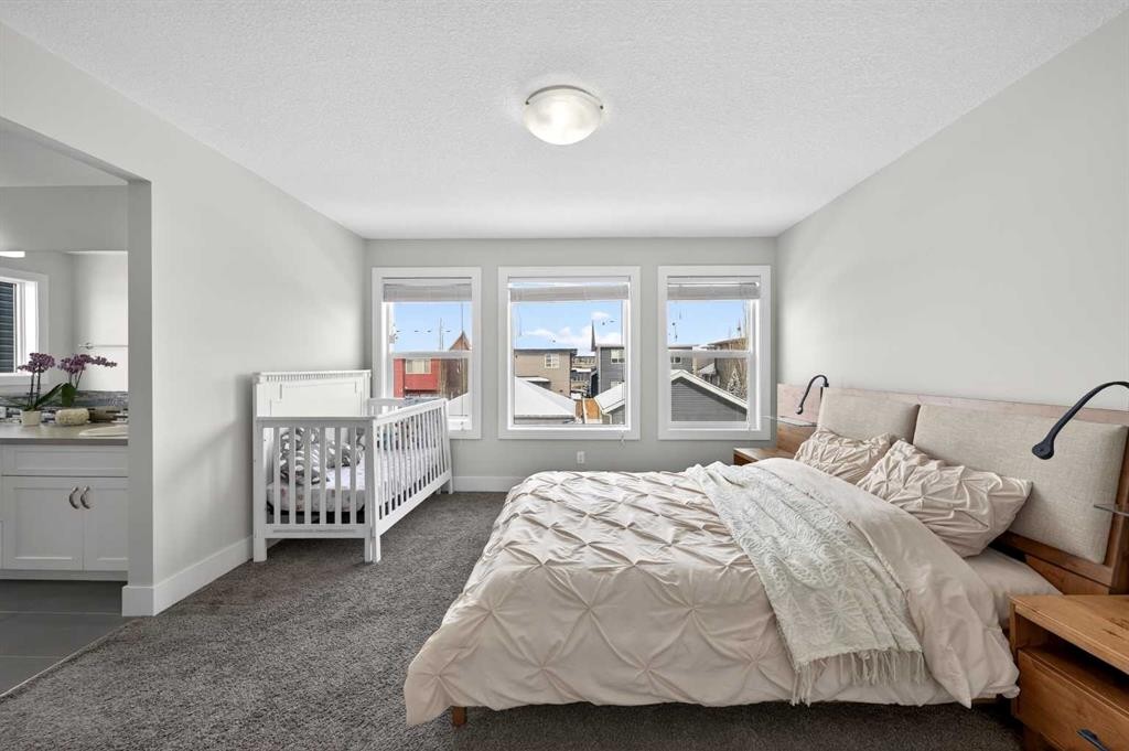 14 Evansfield Road Nw, Calgary, AB - Indoor Photo Showing Bedroom