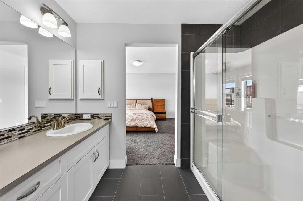 14 Evansfield Road Nw, Calgary, AB - Indoor Photo Showing Bathroom