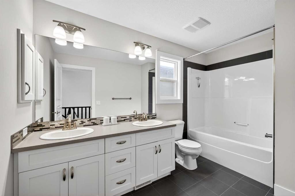 14 Evansfield Road Nw, Calgary, AB - Indoor Photo Showing Bathroom