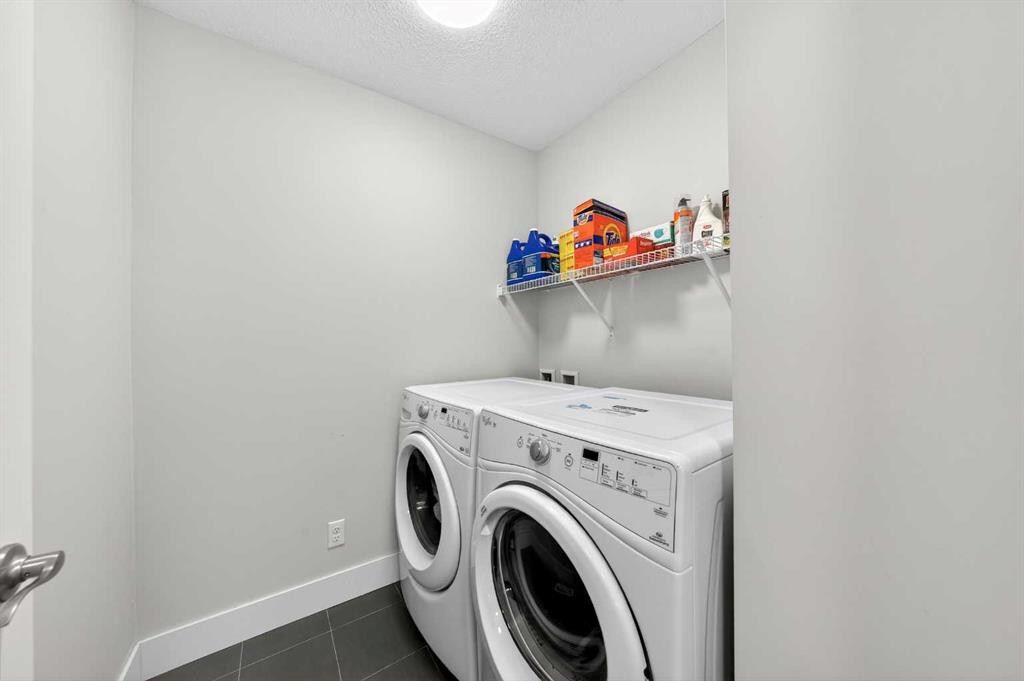 14 Evansfield Road Nw, Calgary, AB - Indoor Photo Showing Laundry Room