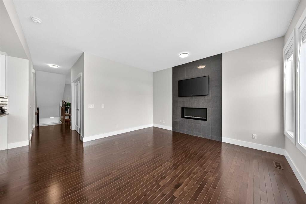 14 Evansfield Road Nw, Calgary, AB - Indoor With Fireplace