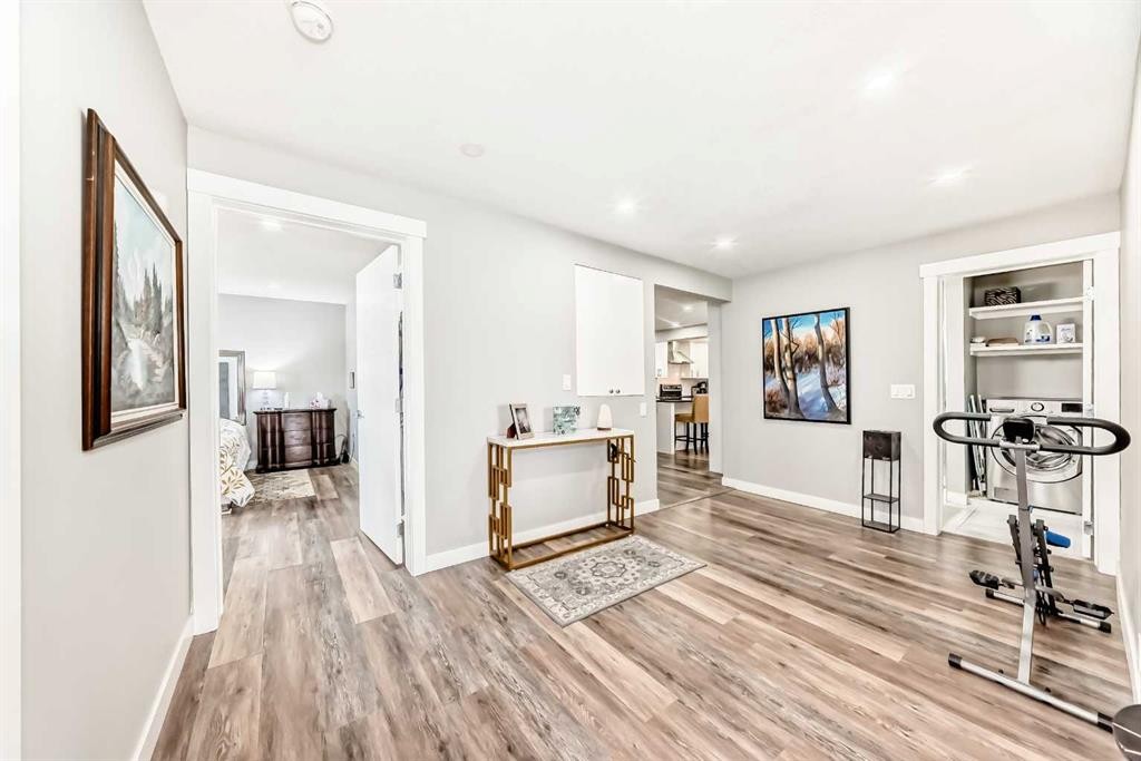 6403 35 Avenue Nw, Calgary, AB - Indoor