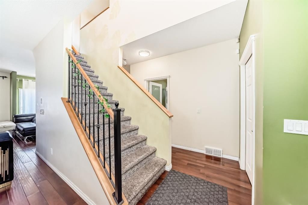 16 Saddlecrest Park Ne, Calgary, AB - Indoor Photo Showing Other Room