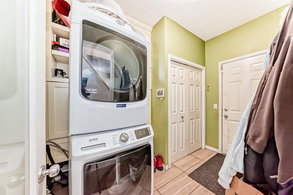 16 Saddlecrest Park Ne, Calgary, AB - Indoor Photo Showing Laundry Room