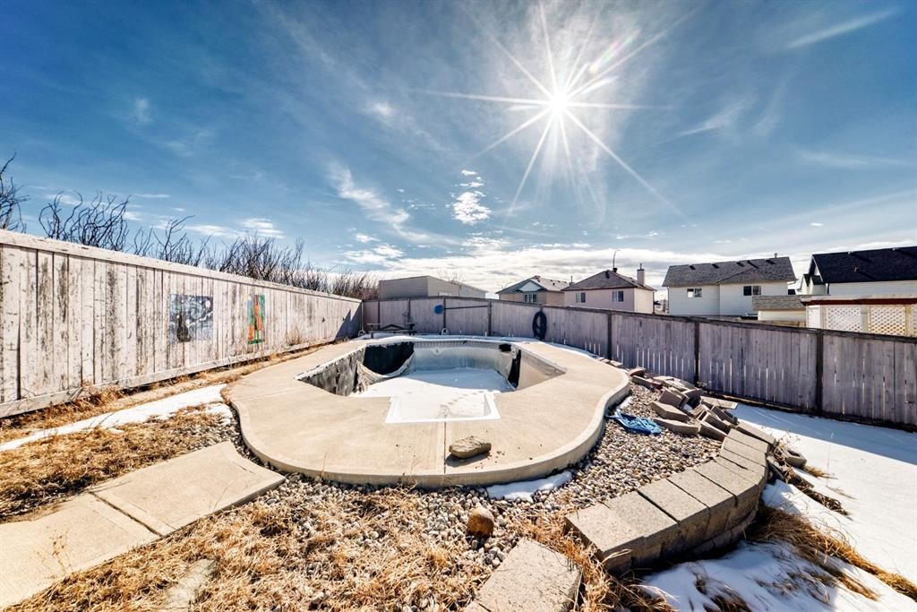 16 Saddlecrest Park Ne, Calgary, AB - Outdoor