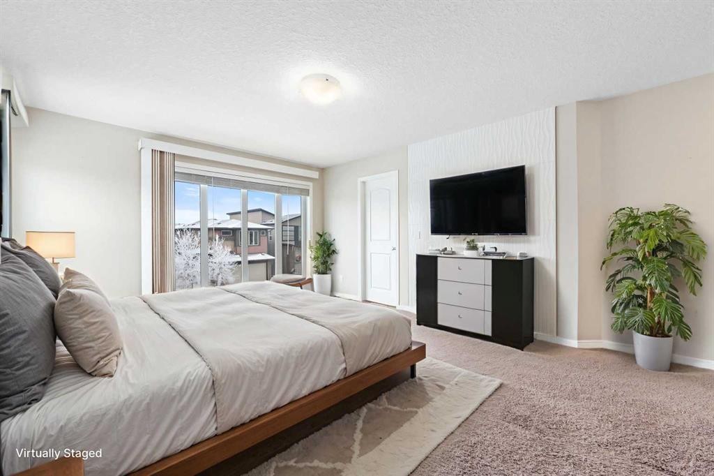220 Walden Heights Se, Calgary, AB - Indoor Photo Showing Bedroom