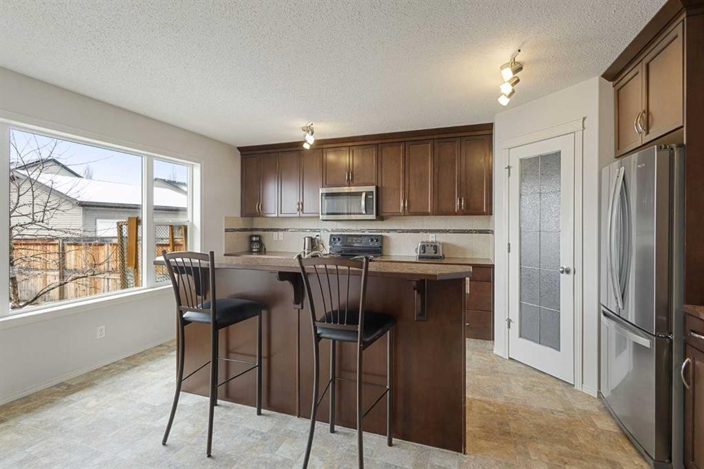 41 Silverado Saddle Avenue Sw, Calgary, AB - Indoor Photo Showing Kitchen