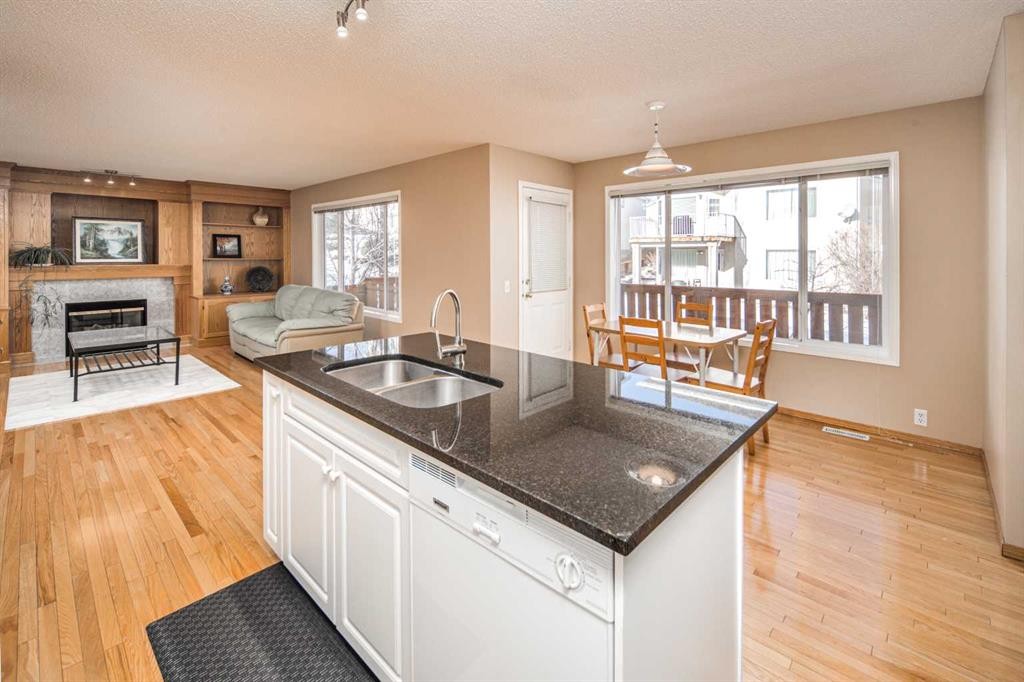 110 Hampstead Rise Nw, Calgary, AB - Indoor With Fireplace