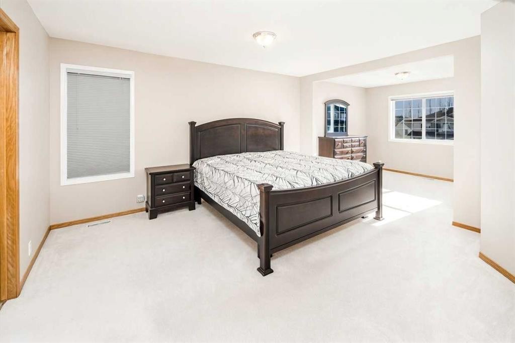 110 Hampstead Rise Nw, Calgary, AB - Indoor Photo Showing Bedroom