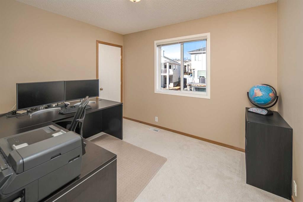 110 Hampstead Rise Nw, Calgary, AB - Indoor Photo Showing Office