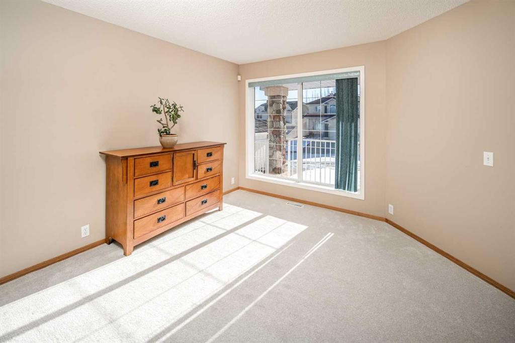 110 Hampstead Rise Nw, Calgary, AB - Indoor Photo Showing Other Room