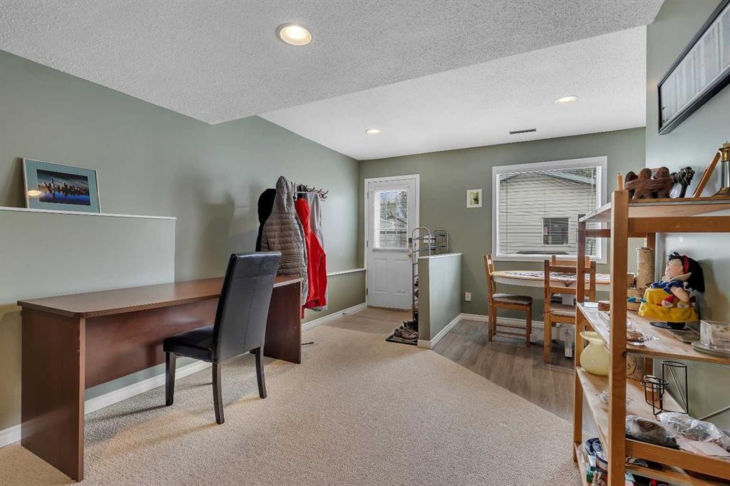 34 Hidden Spring Circle Nw, Calgary, AB - Indoor