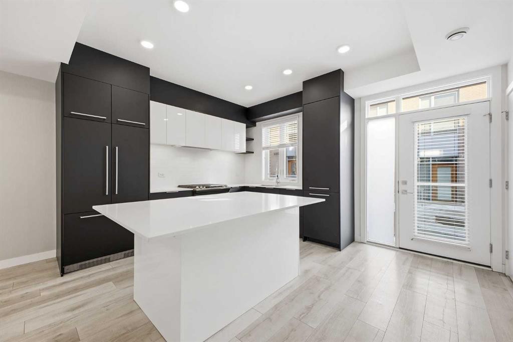 4010 Kovitz Lane Nw, Calgary, AB - Indoor