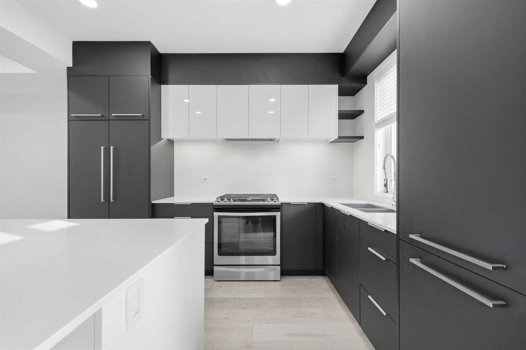 4010 Kovitz Lane Nw, Calgary, AB - Indoor Photo Showing Kitchen With Double Sink With Upgraded Kitchen