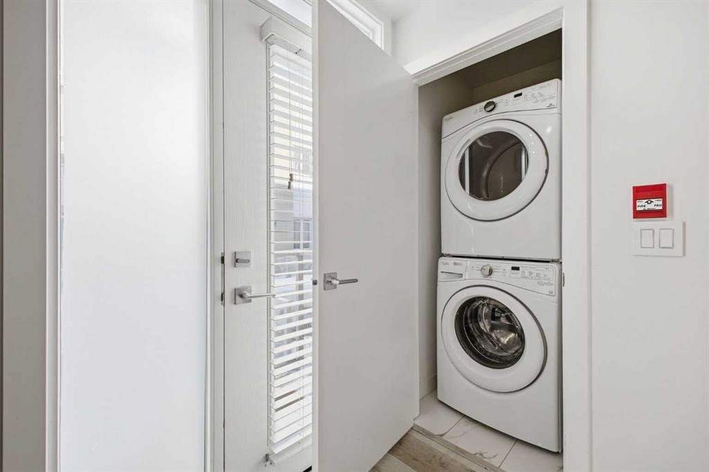 4010 Kovitz Lane Nw, Calgary, AB - Indoor Photo Showing Laundry Room