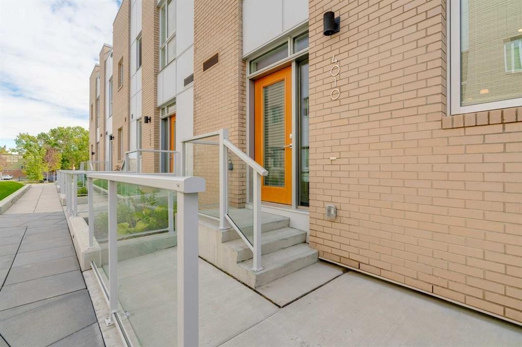 4010 Kovitz Lane Nw, Calgary, AB - Outdoor With Exterior