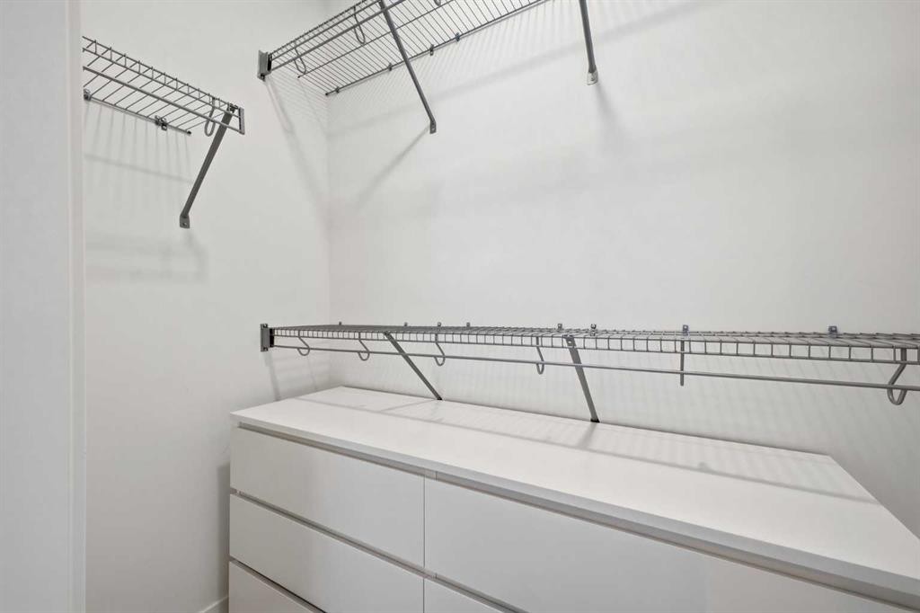 4010 Kovitz Lane Nw, Calgary, AB - Indoor With Storage