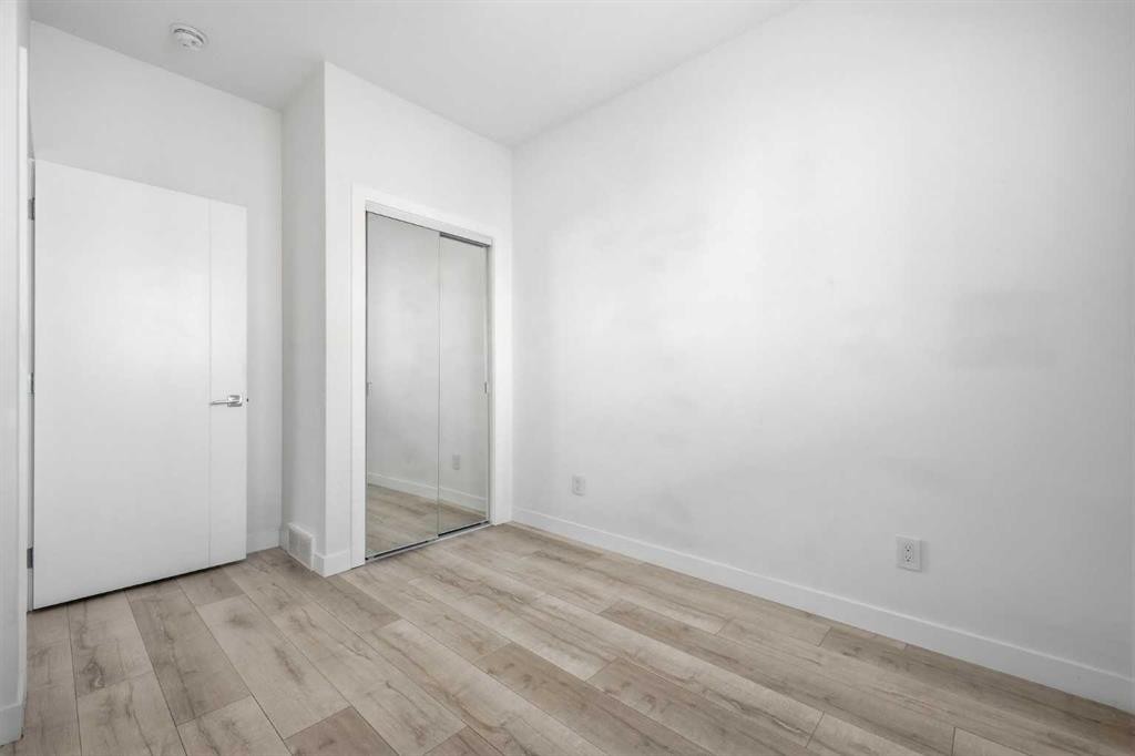 4010 Kovitz Lane Nw, Calgary, AB - Indoor Photo Showing Other Room