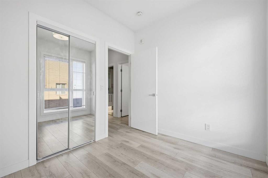 4010 Kovitz Lane Nw, Calgary, AB - Indoor Photo Showing Other Room