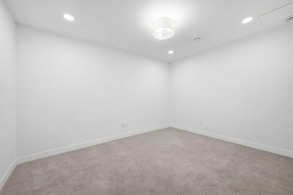 4010 Kovitz Lane Nw, Calgary, AB - Indoor Photo Showing Other Room
