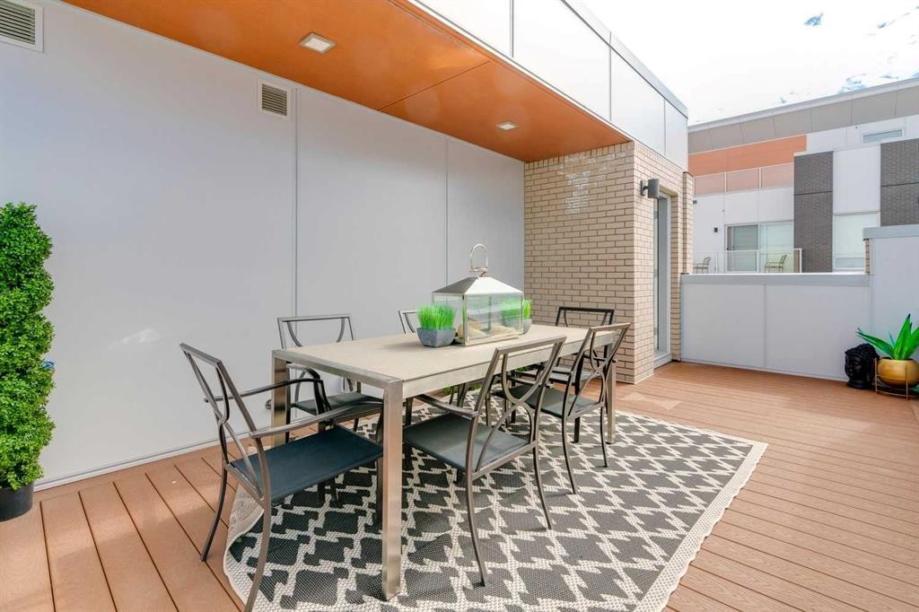 4010 Kovitz Lane Nw, Calgary, AB - With Exterior