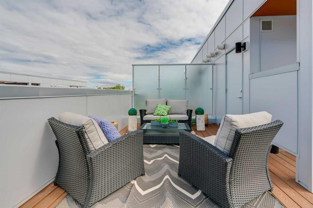 4010 Kovitz Lane Nw, Calgary, AB - Outdoor With Exterior