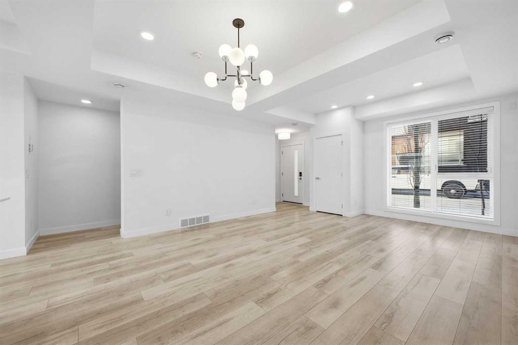 4010 Kovitz Lane Nw, Calgary, AB - Indoor