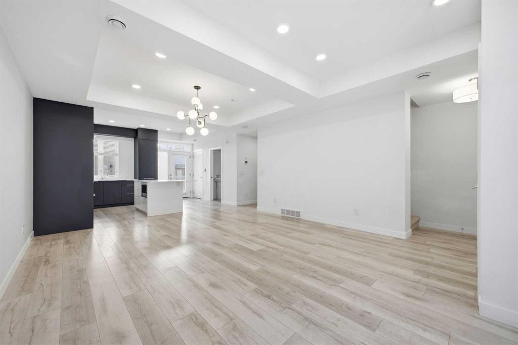 4010 Kovitz Lane Nw, Calgary, AB - Indoor Photo Showing Other Room