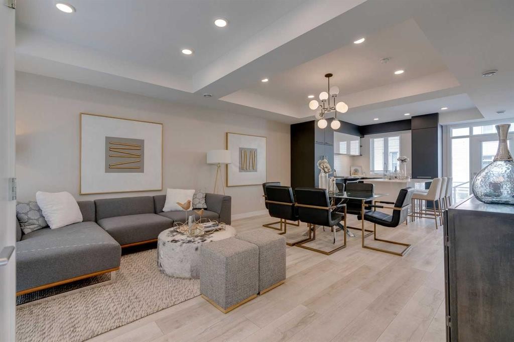 4010 Kovitz Lane Nw, Calgary, AB - Indoor Photo Showing Living Room