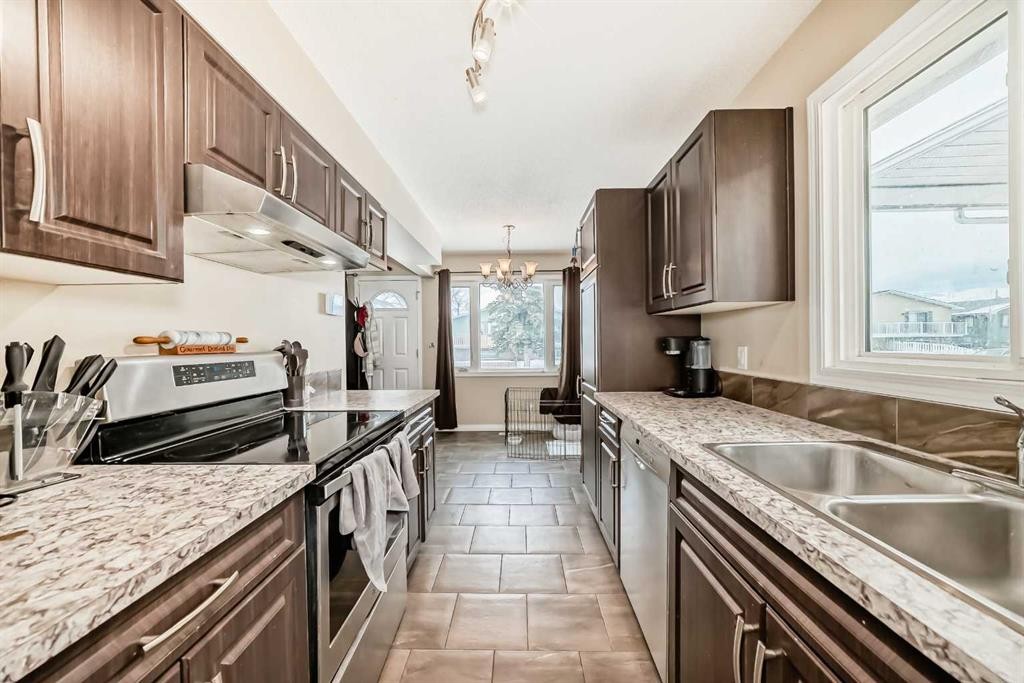 118 Dovertree Place Se, Calgary, AB - Indoor Photo Showing Kitchen With Double Sink